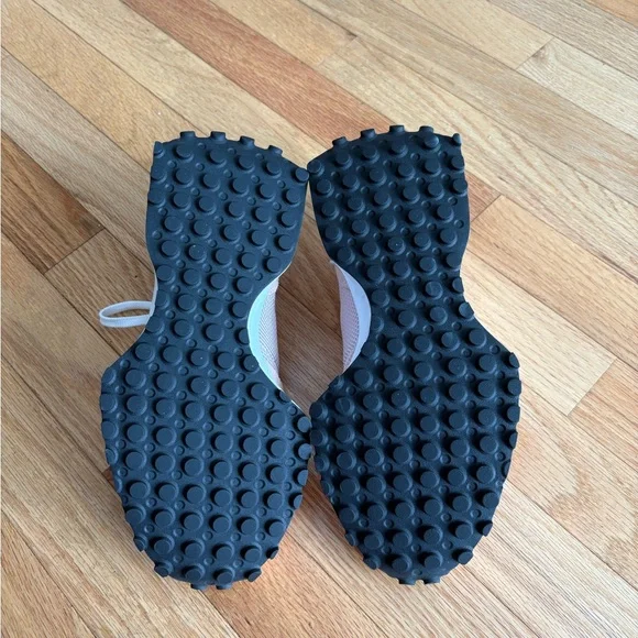 New Balance Women's 327 Pink and White Sneakers - Picture 4 of 7